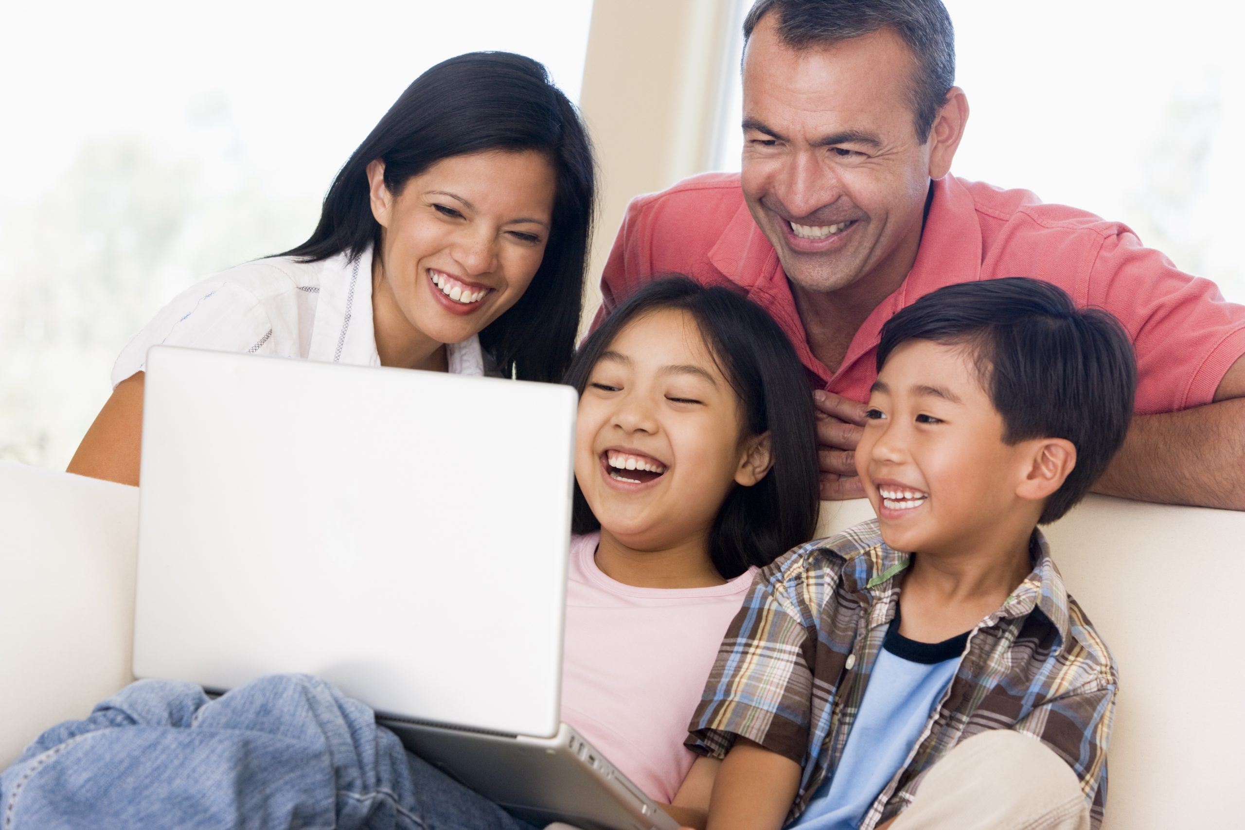 Why Families Living Abroad are Turning to Online International Schools